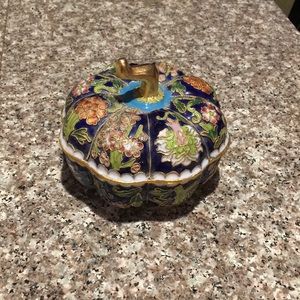 DECORATIVE FLORAL jewelry box!!